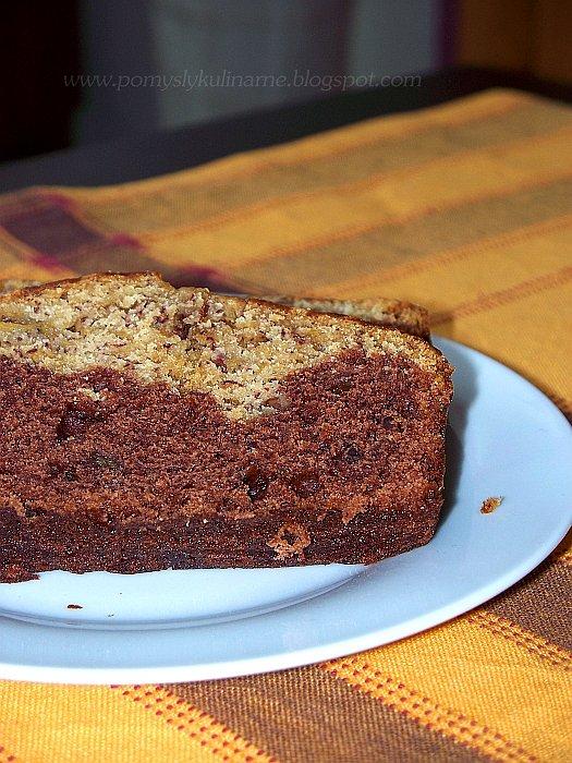 Ciasto bananowe z kakao i owocami