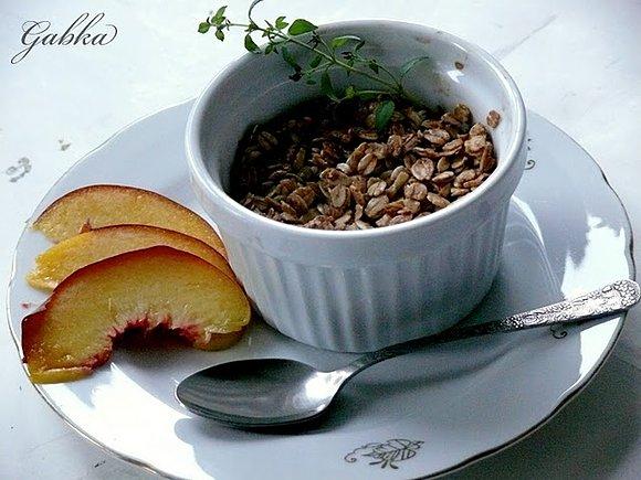 Brzoskwinie pod chrupiącą skorupką zdrowa wersja crumble