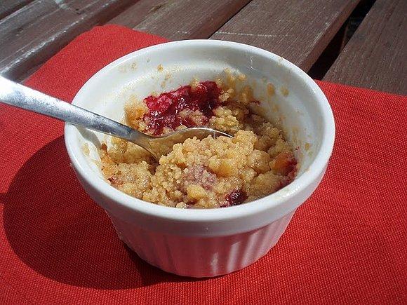 Crumble z malinami