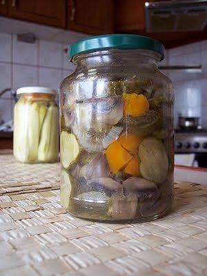 Sałatka ogórkowa z pieczarkami