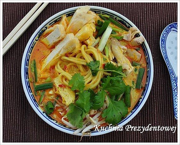 Malajska zupa laksa - przepis na aromatyczną i pikantną wersję