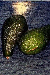 Sałatka z avocado, ogórkiem i papryką