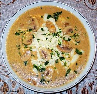 Pośpieszna grzybowa z makaronem z naleśników