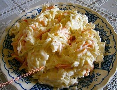 Coleslaw sałatka z kapusty i marchwi