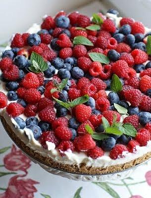 Tarta z kremem śmietankowo-cytrynowym i owocami