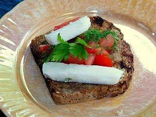 Bruschetta z kozim serem i ziołami włoskimi