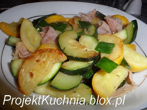 Sałatka z cukinii na ciepło