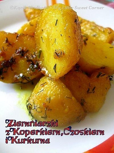 Pieczone ziemniaczki z koperkiem masełkiem i kurkumą