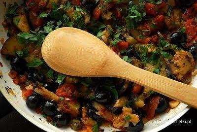 Caponata - sycylijski gulasz z bakłażanów, pomidorów i kaparów