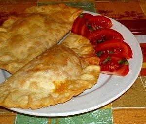 Quesadillas z serem i tortillą, smażone w głębokim tłuszczu