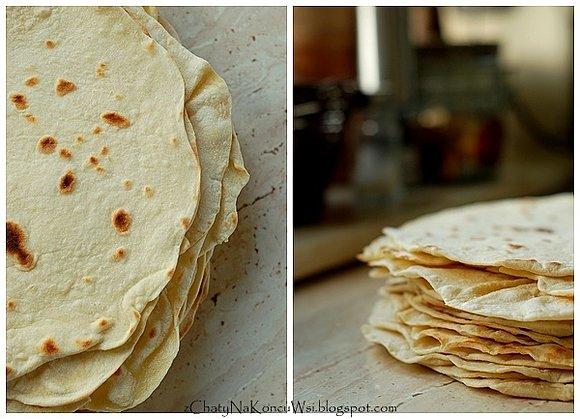 Tortilla z mąki kukurydzianej do dań meksykańskich