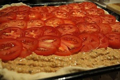 Pizza toskańska z pomidorami
