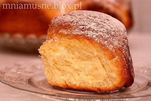 Buchty ze śliwkami - przepis na puchate drożdżowe ciasto