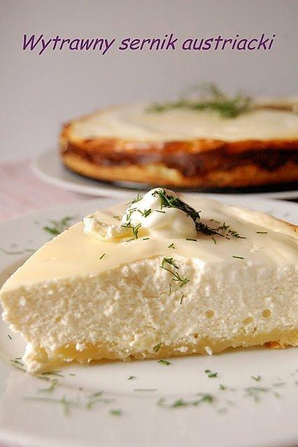 Wytrawny sernik austriacki na kruchym spodzie z koperkiem