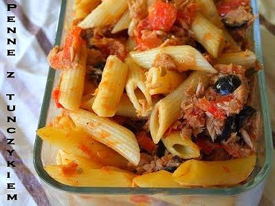 Penne z tuńczykiem i pomidorami