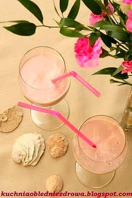 Proteiniowe smoothie pb&j z masłem orzechowym i dżemem
