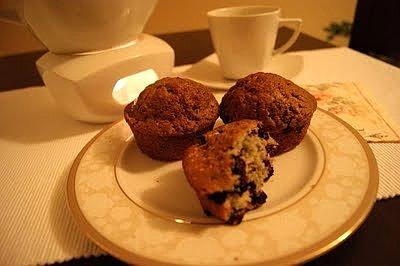 Jagodowe muffinki na słodko, owoce sezonowe, ciastka i ciasteczka