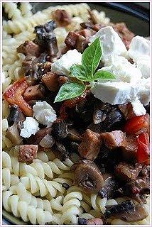 Fusilli z szynką i pieczarkami