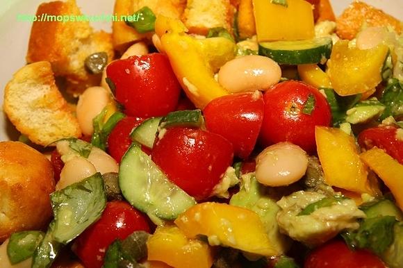 Panzanella włoska sałatka chlebowa