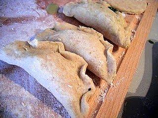 Razowe pierogi ze szpinakiem przepis na lżejszy obiad