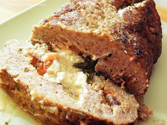 Rolada z mięsa mielonego z warzywami i serem zbieranymi