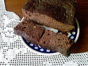 Ciasto czekoladowe z jabłkami i śliwkami
