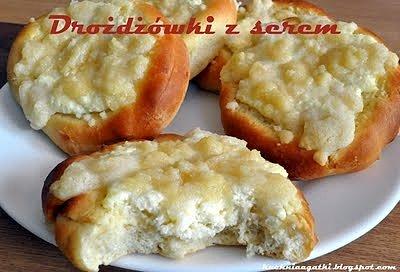 Drożdżówki z serem i kruszonką