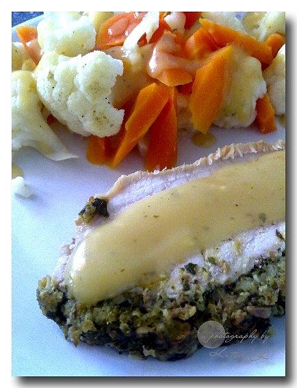 Schweinerückenbraten mit Kräutersenfkruste