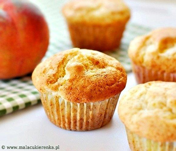Muffinki z brzoskwiniami