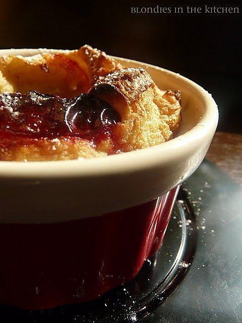 Clafoutis z nektarynkami i śliwkami