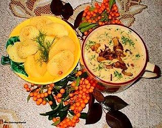 Jesienna borowikowa zupa aromatyczna z borowików duszonych w maśle
