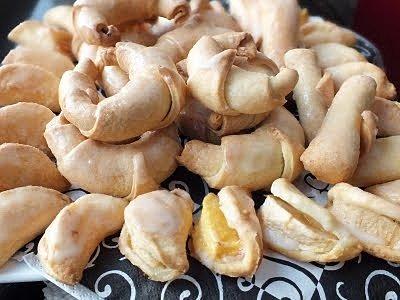 Rogaliki z ciasta twarogowego z owocami, szybkie i pyszne
