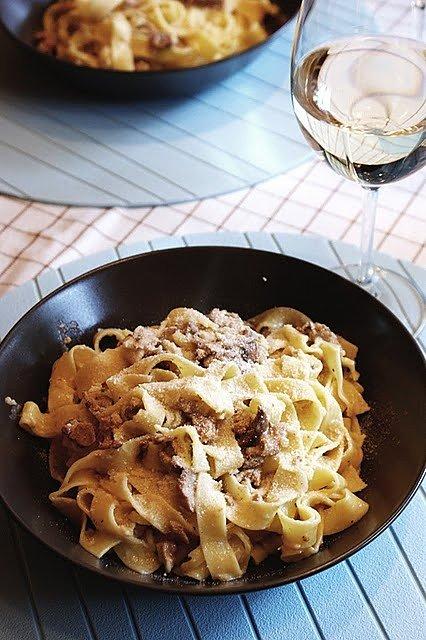 Tagiatelle z sosem kurkowym