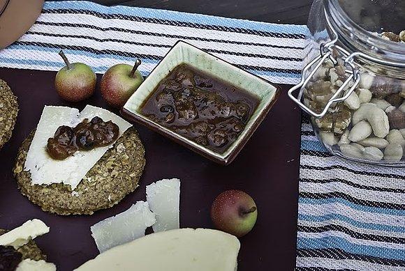 Chutney z jeżyn i śliwek z imbirem