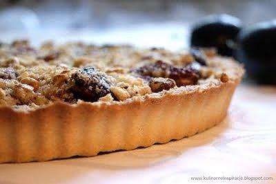 Rozgrzewająca tarta ze śliwkami i cynamonem