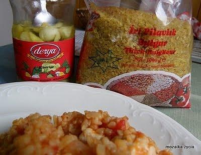 Pikantny pilaw z bulgur z kurczakiem