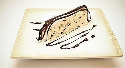 Semifreddo z gorzką czekoladą i biszkoptami