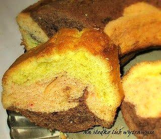 Babka trzech kolorach zwana tulipanem