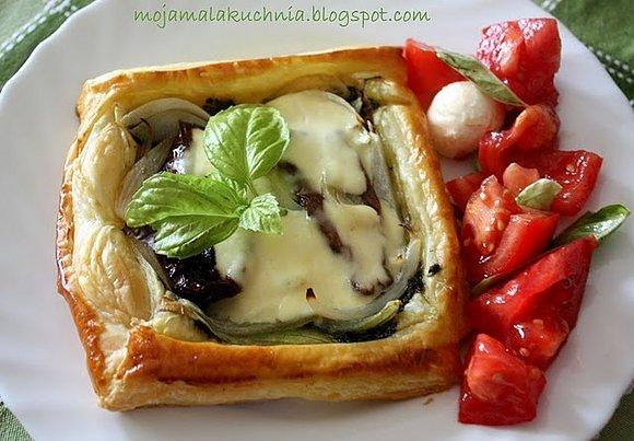 Tarta z suszonymi pomidorami i pesto