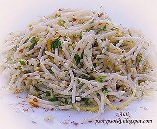Spaghetti z bazyliowo-migdałowym pesto