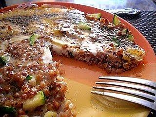 Omlet z kaszą i cukinią - szybki i sycący obiad