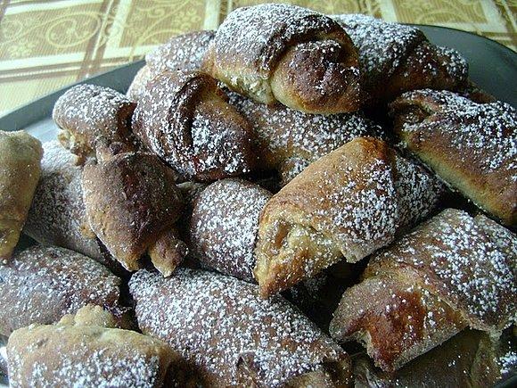 Drożdżowe rogale pełnoziarniste