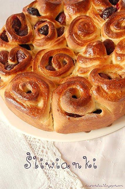 Śliwianki z owocami - miękkie i słodkie bułki z śliwkami