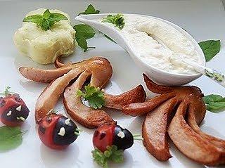 Serdelki z sosem chrzanowo-jabłkowym