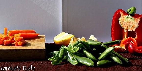 Nudle z kurczakiem i warzywami w sosie teriyaki