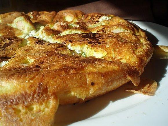 Frittata z cukinią, fetą i jajkami