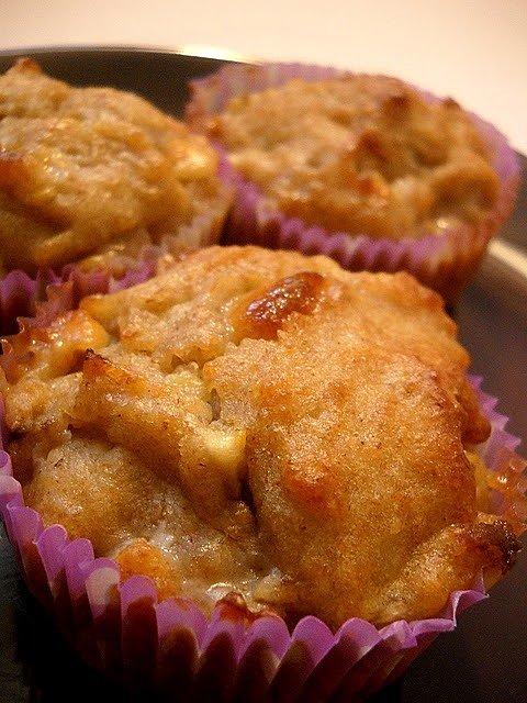 Muffinki z bananami i białą czekoladą