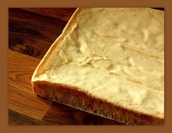 Biszkopt z 4 jajek i mąką ziemniaczaną