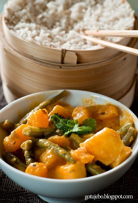 Curry z dyni piżmowej i ananasa