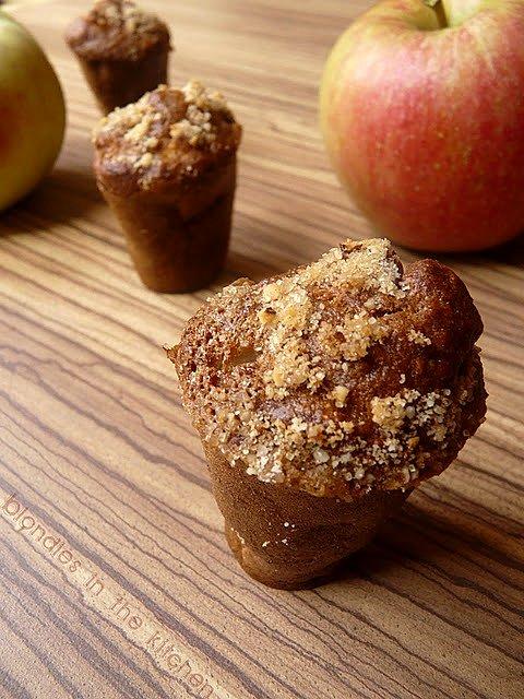 Muffinki korzenne z jabłkami i orzechową posypką